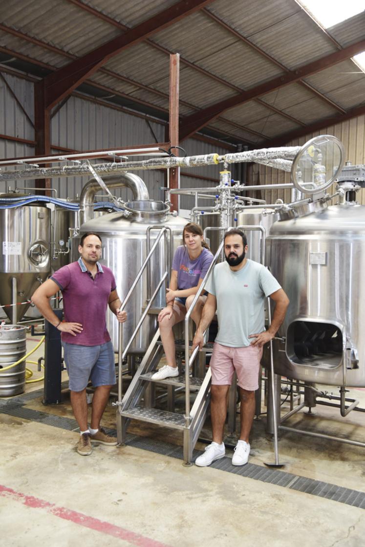 Anne-Sophie, Rémy et Thomas se sont associés pour créer leur brasserie. 