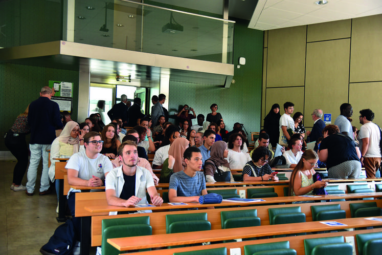 Pour la région, l'objectif est que ces futurs médecins s'installent sur le territoire.