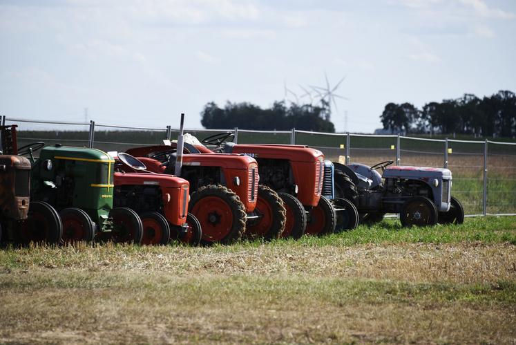 Les collections ont été acheminées par les adhérents et des agriculteurs proches du syndicat pour proposer un pôle matériel ancien conséquent.