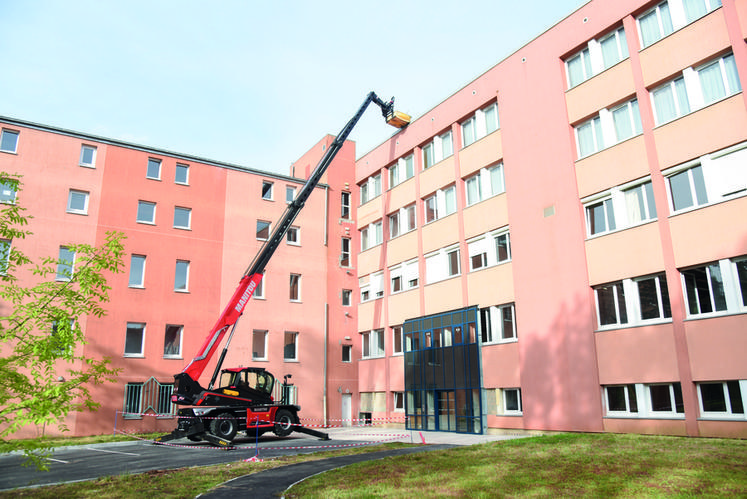 L'accueil de l'Eplefpa se fait désormais par cette porte automatique au rez-de-chaussée du bâtiment principal.