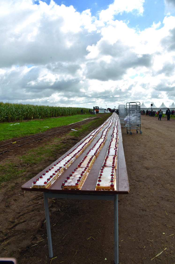 Record battu ! Avec plus de 460 mètres de ­pithiviers, les Terres de Jim ont surpassé le précédent record établi à 121,32 m de l’emblématique gâteau du Loiret.