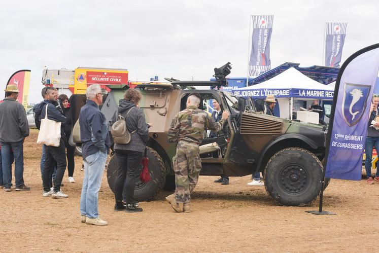 Engagez-vous : les différents corps d'armée ont fait la promotion de leurs métiers.