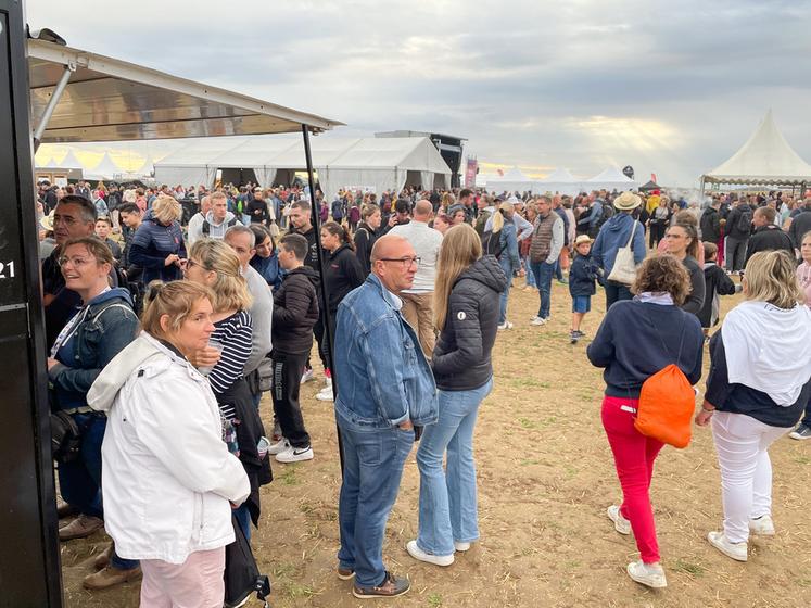 Les files d'attente avant de pouvoir se restaurer étaient impressionnantes mais l'attente pas si longue que ça.