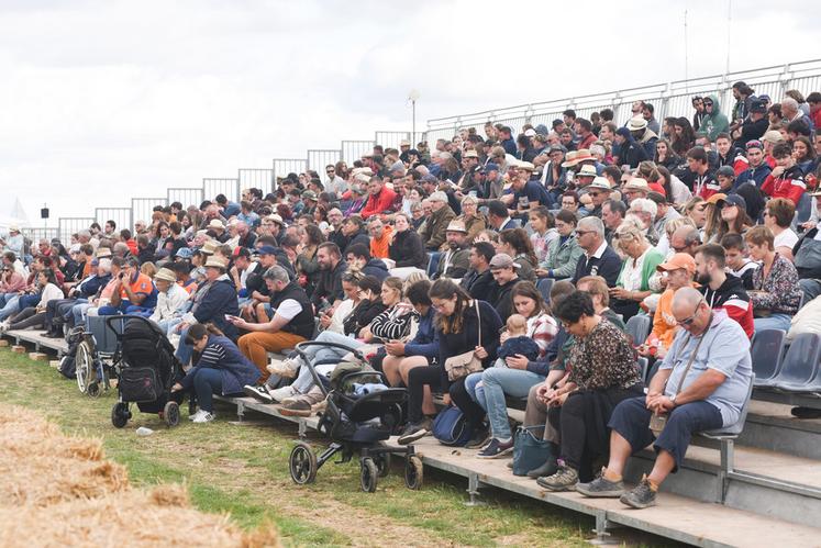 La tribune du stade Xavier-Beulin était pleine à chaque match de rugby.