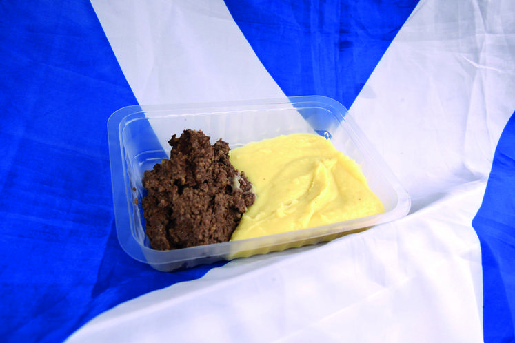 Une fête aux couleurs de l'Écosse ne peut pas se passer de haggis (panse de brebis farcie).