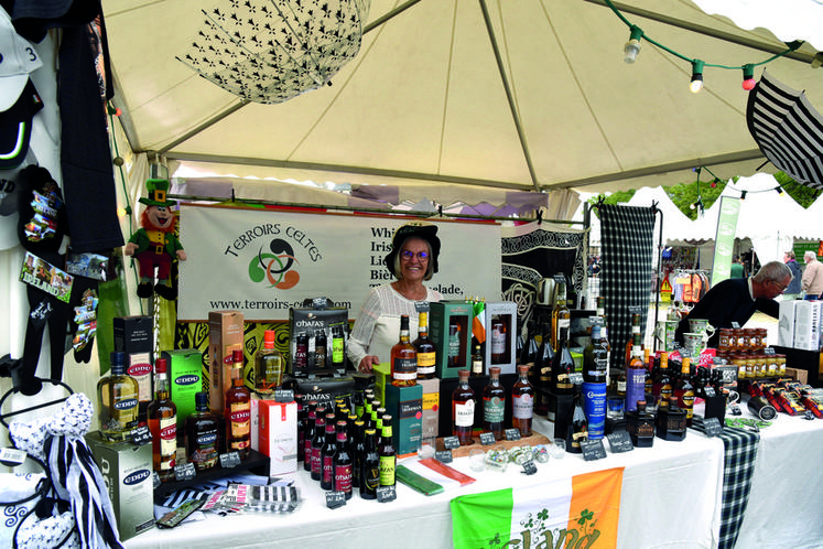 Dominique Coroner a créé sa société Terroirs celtes il y a quinze ans. Cette vendeuse itinérante d'origine bretonne s'est installée à la Fête de la Sange pour notamment vendre du whisky.