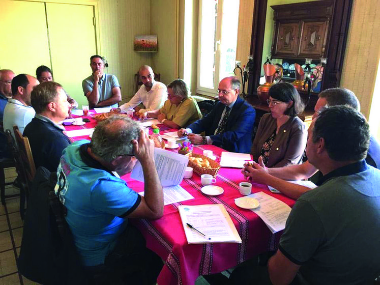 Mardi 6 septembre, à Étampes (Essonne). Les représentants de la FDSEA ont rencontré la DDT de l'Essonne.