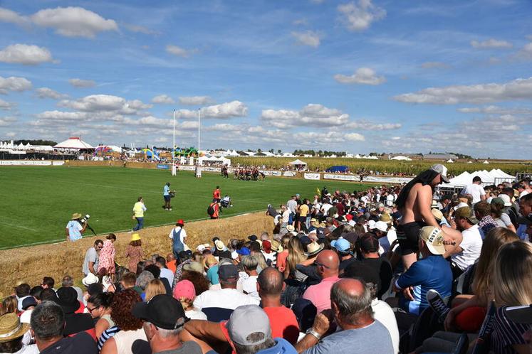La tribune du stade Xavier-Beulin était pleine à chaque match de rugby.