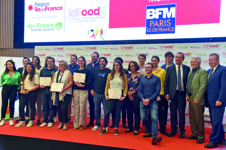 Saint-Ouen (Seine-Saint-Denis), vendredi 9 septembre. Les lauréats et le jury à l'issue de la remise des prix du concours IDFood. 