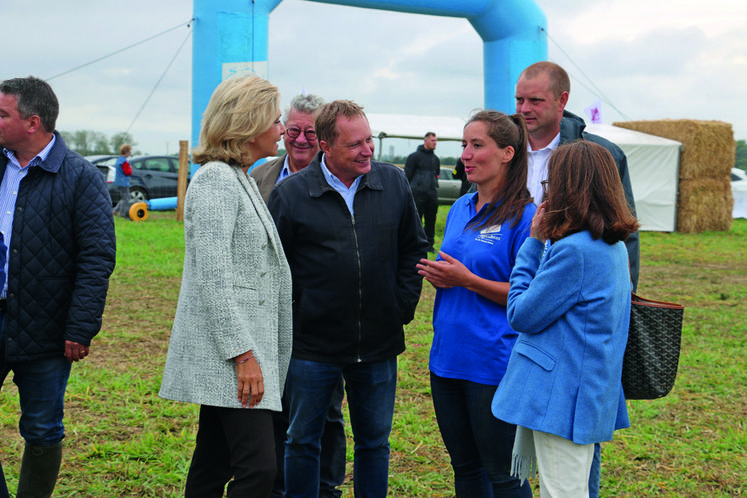 La présidente de Région, Valérie Pécresse, a longuement échangé avec la présidente de Jeunes agriculteurs Île-de-France, Alix Heurtaut, et le président de la FDSEA, Damien Greffin.