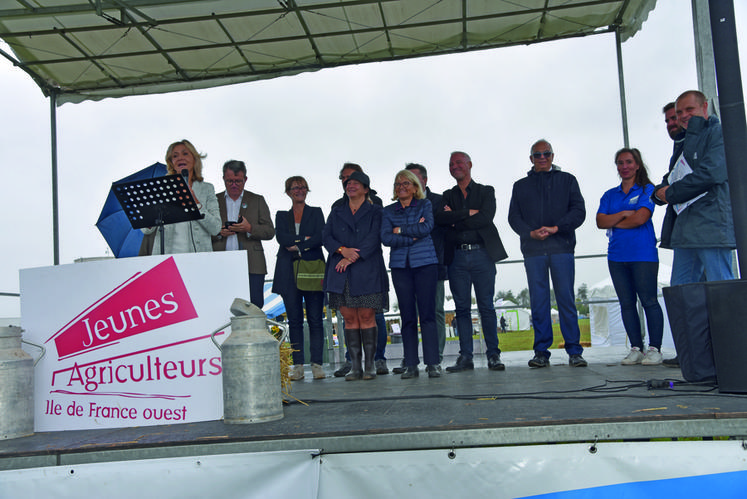 L'inauguration du Festival s'est déroulée en présence de nombreux élus dont la présidente de la Région et sa vice-présidente en charge de l'agriculture ou encore le président du conseil départemental et le préfet de l'Essonne.