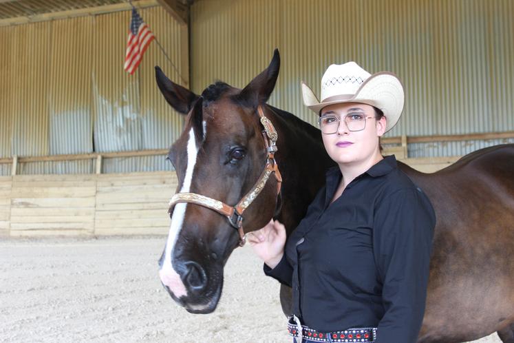 À seulement 20 ans, Léa Perthuis a repris l'hiver dernier l'ancien centre équestre Adamo Walti Stable situé à Étréchy (Essonne), qu'elle a renommé Twila Ranch. 