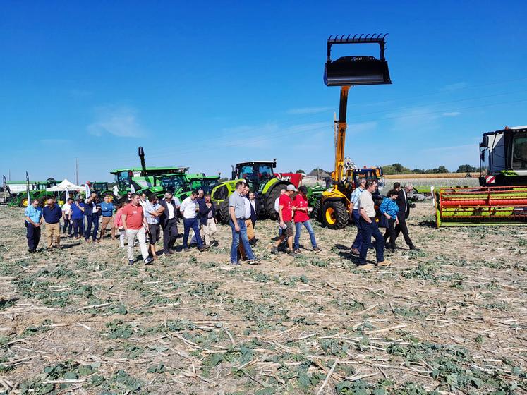 La visite officielle de Festi'campagne avec la présence d'élus locaux, de représentants de l'État ainsi que des représentants de la profession agricole.