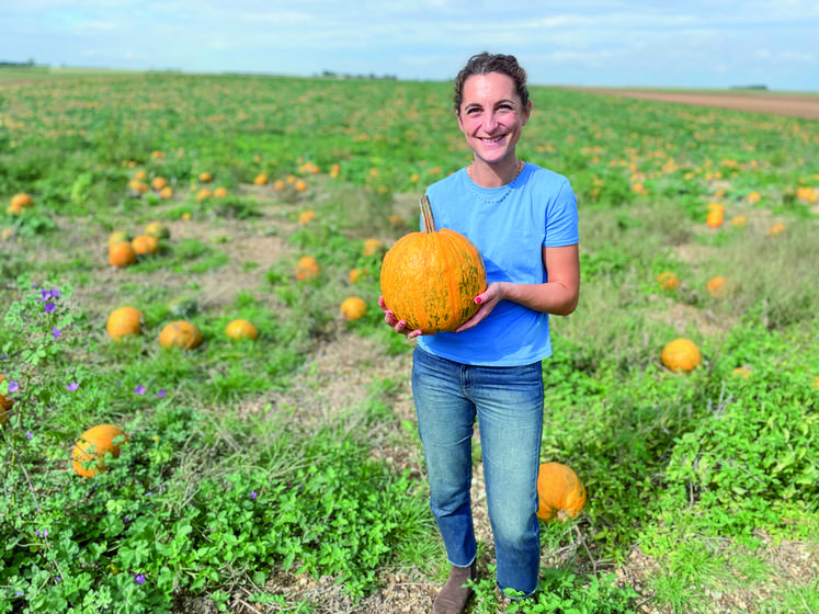 Le 14 septembre, à Viabon. Solenne Thevenet cultive une douzaine d'hectares de courges pour en commercialiser les graines sous la marque Valconie.