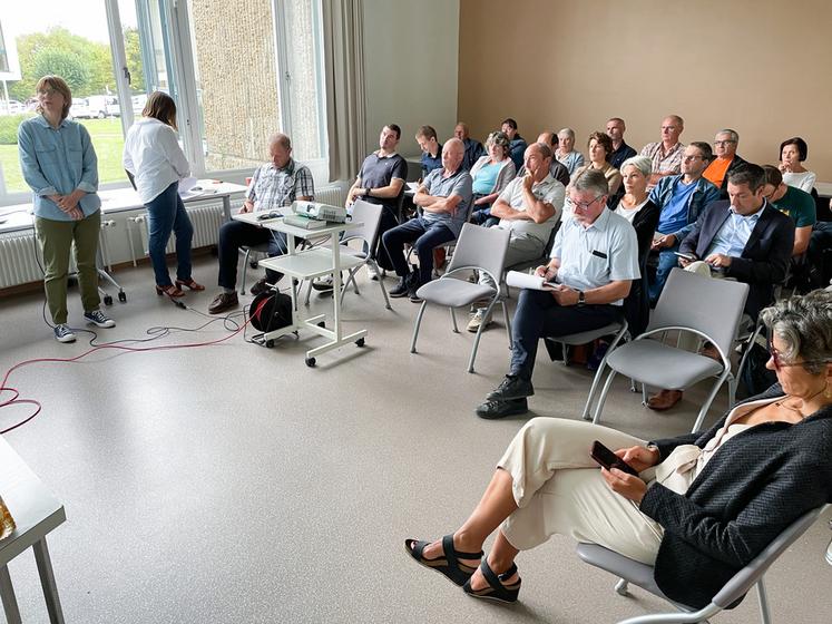 Mardi 13 septembre, à Chartres. Une trentaine de personnes a participé au 4e Petit-déj éco d'AS 28 sur la nouvelle Pac.