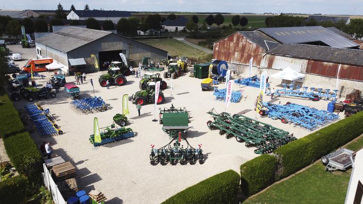 Jeudi 15 septembre, à Pithiviers-Le-Vieil. Durant sa journée portes ouvertes, Ghestem Agri a présenté plusieurs marques de machinisme agricole, en plus de Fendt.