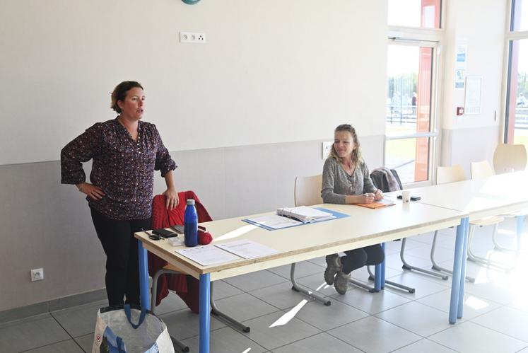 Solène Gourdet, chargée de mission à la FNSEA 41, et Frédérique Leroy, technicienne de la Fédération de chasse de Loir-et-Cher, ont évoqué des pistes de solutions contre les dégâts de gibier.