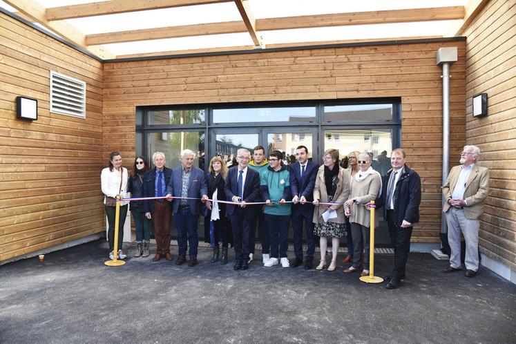 Mercredi 21 septembre, à Amilly. Après la coupure de ruban, Cédric Avril a fait visiter à François Bonneau et Jean-Marie Fortin l'ensemble du bâtiment.