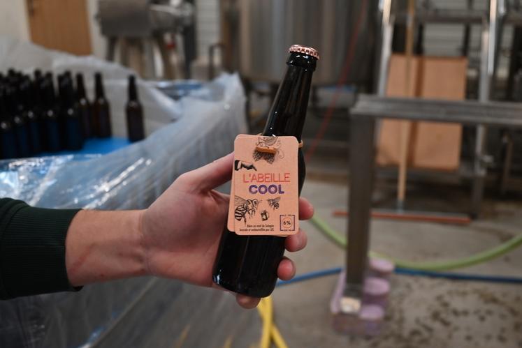 Les bières des brasseurs solognots ne possèdent pas d'étiquette collée sur la bouteille et se démarquent avec une communication innovante.