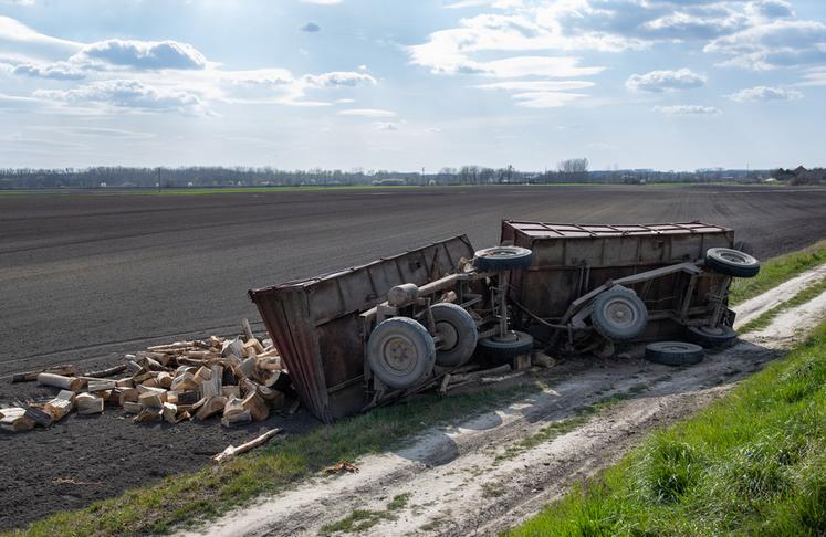 Si l’accident donne lieu à un arrêt de travail, l’employeur doit transmettre une attestation de salaire à la MSA.