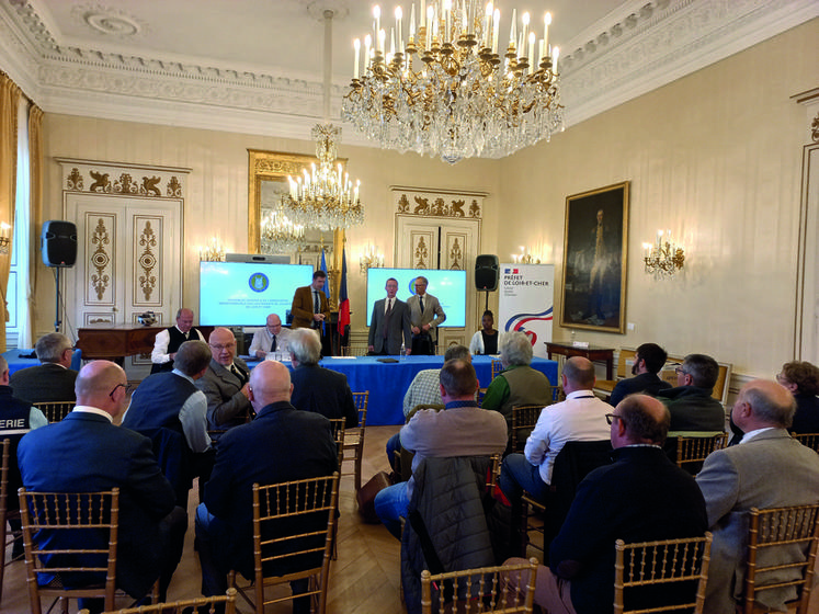 Mercredi 21 septembre, à la préfecture de Blois. La FNSEA 41 a assisté à l’assemblée générale des lieutenants de louveterie de Loir-et-Cher.      