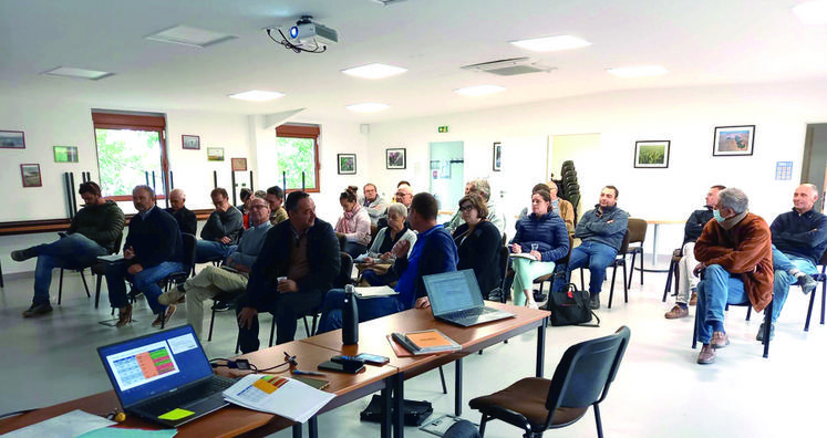 Vendredi 23 septembre à Étampes (Essonne), lors de la réunion proposée aux syndicats Beauce-Gâtinais et Hurepoix-Étampois.