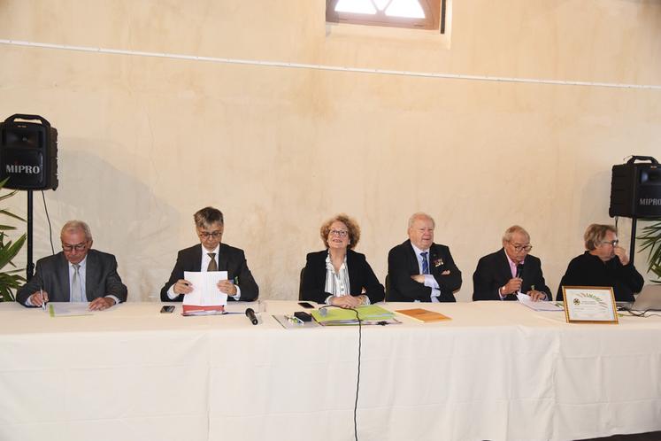 Montereau-Fault-Yonne, samedi 24 septembre. Laurence Benoit préside l'assemblée générale de l'Amoma 77, entourée du président de la structure nationale et du préfet.