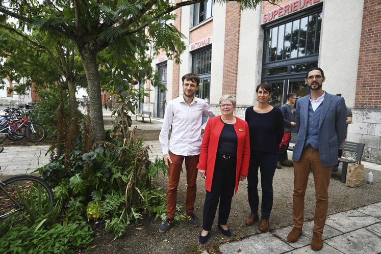 Les organisateurs et intervenants des conférences des 13 et 14 octobre ont expliqué l'intérêt de la thématique de la biennale Nature et paysage de cette année	: la terre et les sols. 