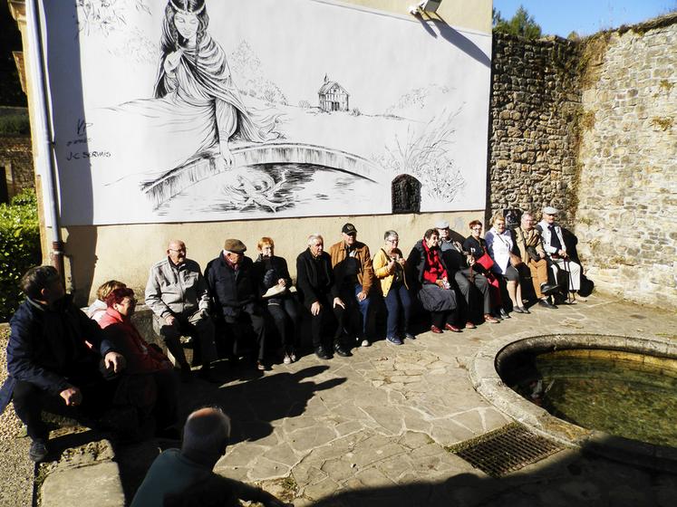 À l’abbaye d’Orval, les anciens font une pause devant un tableau représentant la comtesse Mathilde de Toscane assise au bord de la source où elle laissa tomber par mégarde son alliance. Selon la légende, à la suite de ses prières, une truite émergea à la surface de l’eau et lui rendit le bijou.