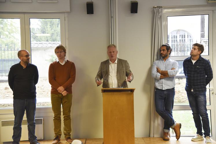 Christophe Hillairet (au c.), président de la chambre d'Agriculture, est entouré du bureau de l'ADA	: Antoine Hédouin (2e à g.), président, Alexandre Valgrès (à g.), vice-président, Jérémy Thomas (à d.), trésorier, et Jean-Noël Péché, secrétaire.