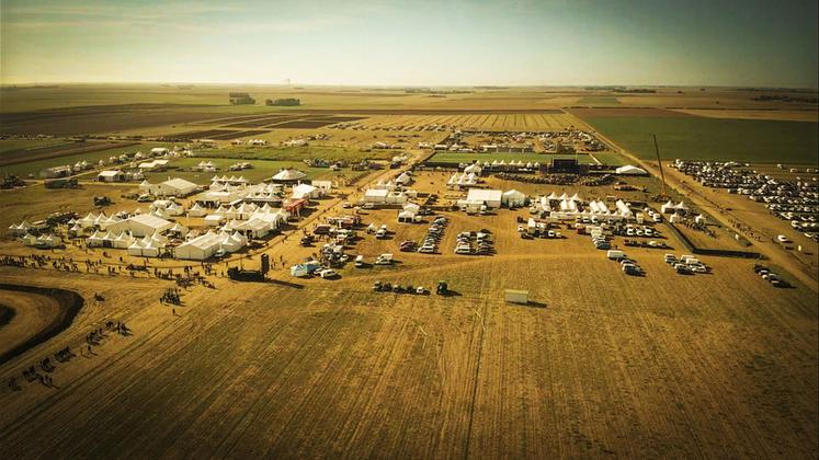 L'aftermovie des Terres de Jim en Beauce débute par une vue aérienne des 55 hectares du site.