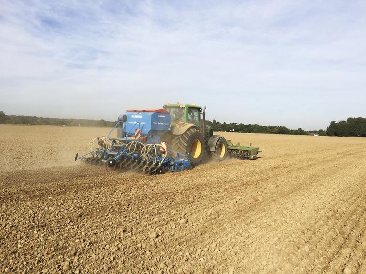 Les semis d'automne se déroulent dans un contexte de pénurie de carburant particulièrement pénalisant pour les ­exploitants de grandes cultures.