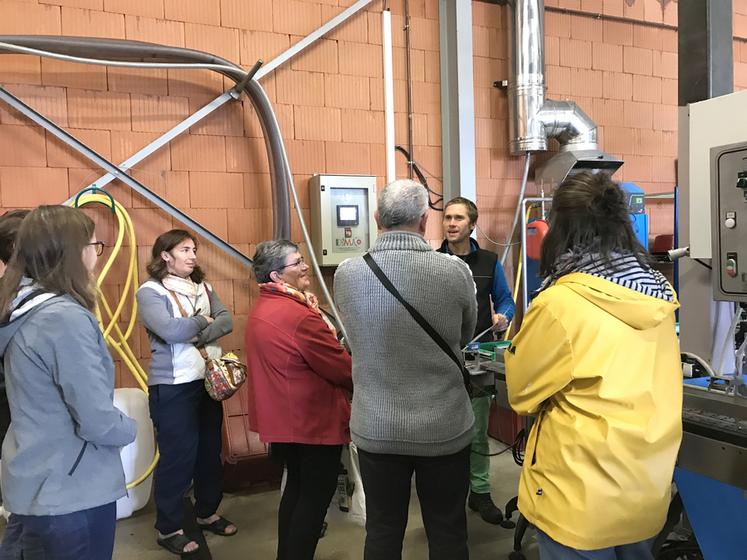 Verdelot. Visite des installations de jus de pomme de la Ferme de la Bonnerie.