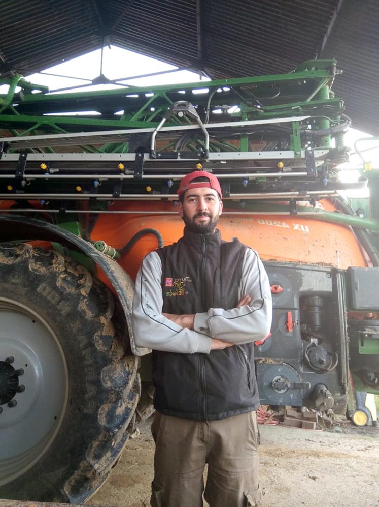 Cédric Perdereau s'appuie sur son application pour mieux traiter ses champs.