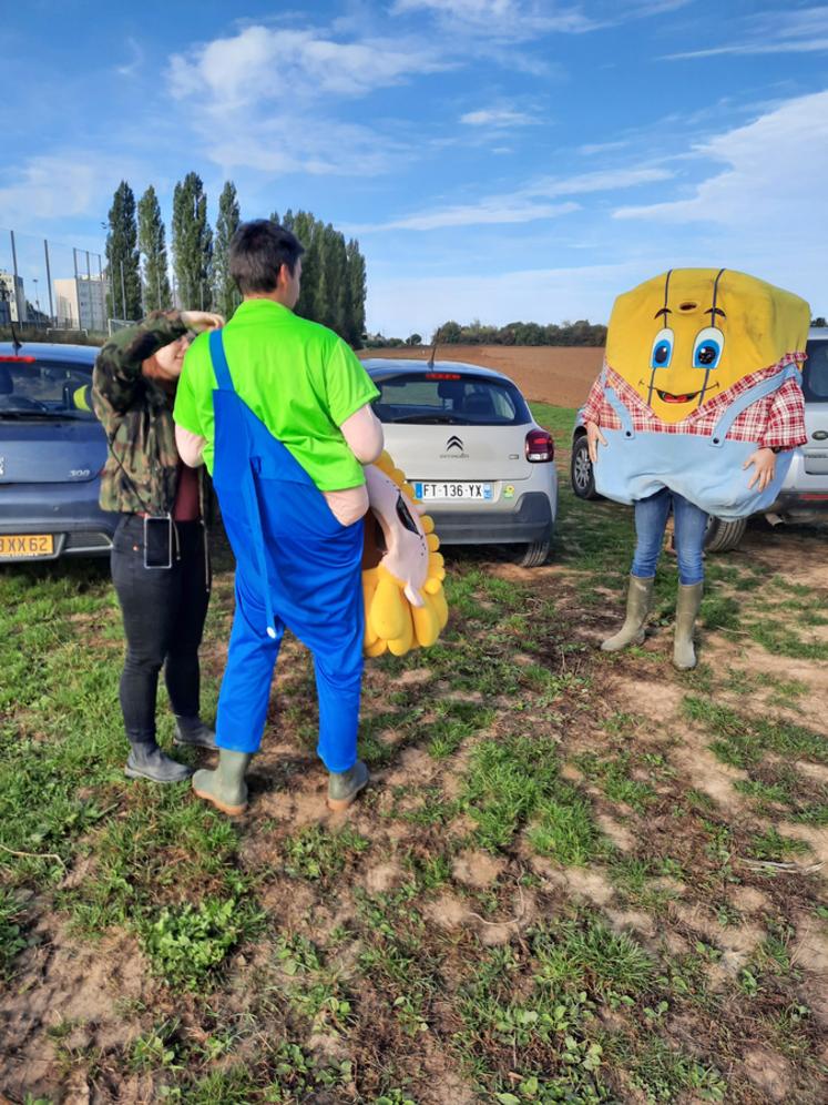 Jim, la mascotte des Terres de Jim en Beauce, s'est rendu dans le Nord-Pas-de-Calais pour un tournage.