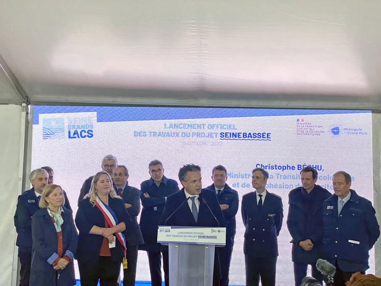 Châtenay-sur-Seine, jeudi 13 octobre. Christphe Béchu, ministre de la Transition écologique, a lancé officiellement le début des travaux de l'aménagement Seine Bassée.