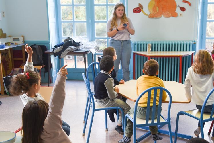 Le 25 octobre, à Chartres. Au travers de quiz, de jeux et de l'exposition de Jeunes agriculteurs, Leslie Pichereau a fait découvrir l'agriculture aux enfants du Rigeard.