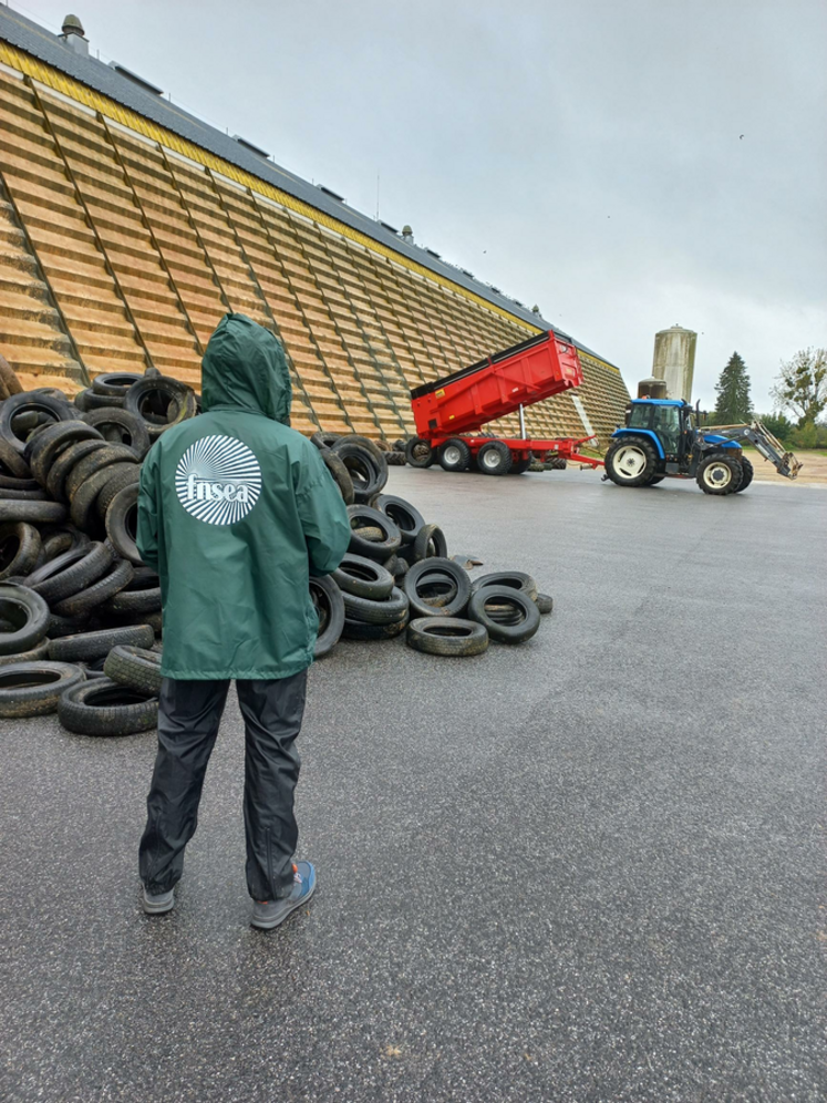 Durant trois semaines, 88 agriculteurs ont livré 172 tonnes de pneus agricoles usagés dans les sites de collecte du département. Ces pneus seront recyclés.