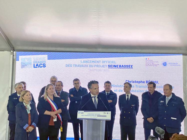 Châtenay-sur-Seine (Seine-et-Marne), le 13 octobre. Christophe Béchu, ministre de la Transition écologique, a lancé officiellement le début des travaux de l'aménagement Seine Bassée.