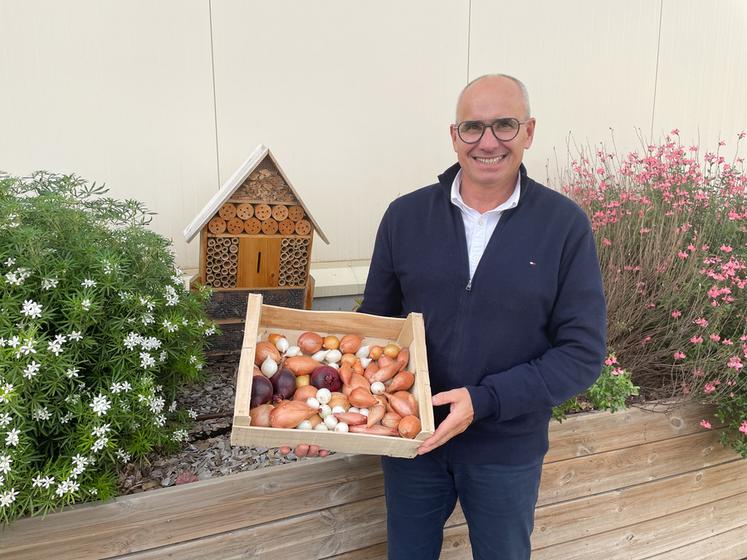 La Ferme des Arches, dirigée par Jean-Luc Parou, produit et commercialise des condiments.
