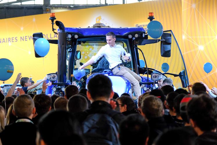 De nombreux Youtubeurs et influenceurs du milieu agricole se sont déplacés, comme Bastien Couture, connu sous le pseudo de Stervio sur sa chaîne Youtube qui comptabilise près de 380	000 abonnés.