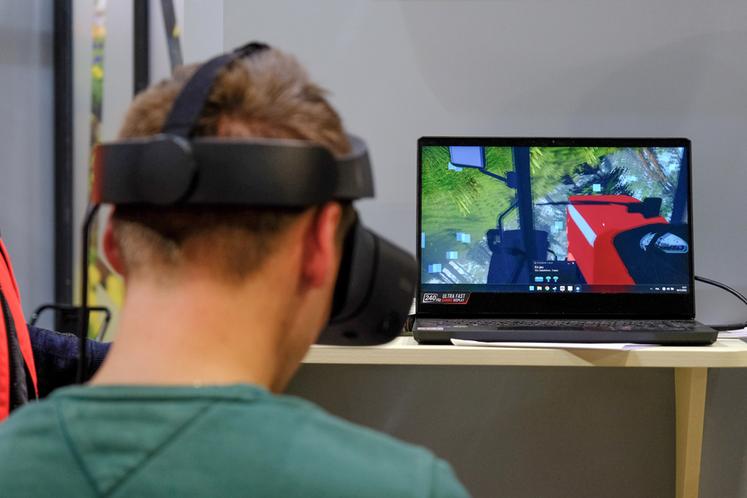 La MSA a sensibilisé les visiteurs au port de la ceinture dans les véhicules ­agricoles, avec une expérience en réalité virtuelle, simulant un accident.