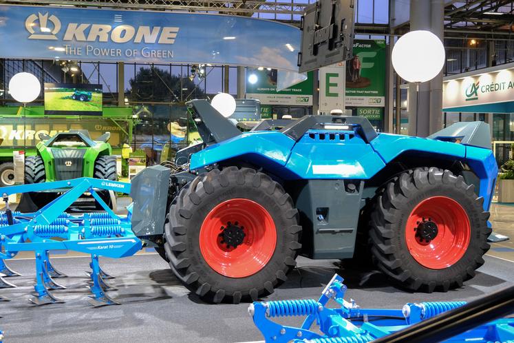 Le Combined Powers, né de la collaboration entre Lemken et Krone, est un tracteur autonome hybride de 230 chevaux, récompensé d'un Innovation Award d'argent.