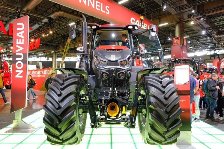 Case IH a présenté son nouveau Puma 260, avec une cabine repensée, un nouvel accoudoir et des commandes configurables.