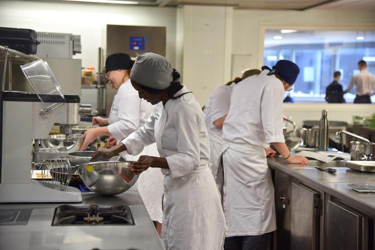 Afin de mettre en avant leurs compétences, les élèves du lycée hôtelier de l'Orléanais ont préparé le déjeuner pour les personnes présentes, soit près de 90 couverts. Le menu signature du Loiret a été revisité aux couleurs de l'automne.