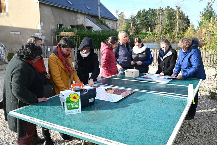Mardi 8 novembre, à Valloire-sur-Cisse. Durant la première journée de rencontre des fermes pédagogiques du réseau Bienvenue à la ferme, des ateliers ont eu lieu dans une ambiance conviviale. 