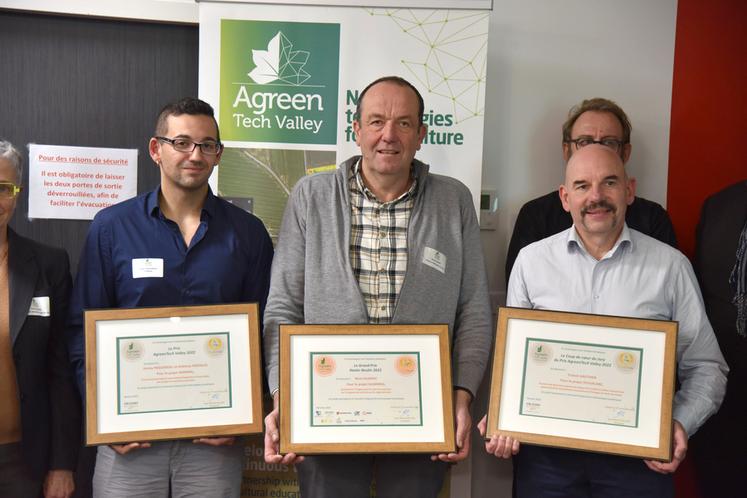 Orléans, jeudi 17 novembre. Jimmy Paquereau, Rémi Dumery et Franck Gauthier (de g. à d.) ont reçu fièrement leur prix respectif.