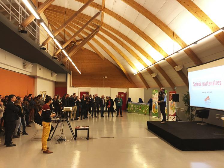 Charles Perdereau a mis en avant les semis solidaires portés par les départements et annoncé la tenue de 41 expositions itinérantes dans les écoles en s'appuyant sur les nouveaux supports exposés dans la salle Igloo.