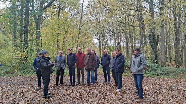 Mardi 22 novembre, à Champrond-en-Gâtine. Les membres de la commission dégâts de gibier sont réunis au Domaine du Bois Landry.