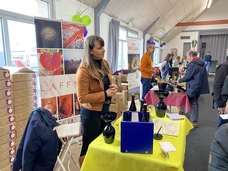 Isabelle Pangault, vigneronne à Sassay et gérante de l'Affut, était présente pour la deuxième édition du salon ViniDames, qui a rassemblé de nombreux visiteurs le week-end des 26 et 27 novembre à Villebarou. 
